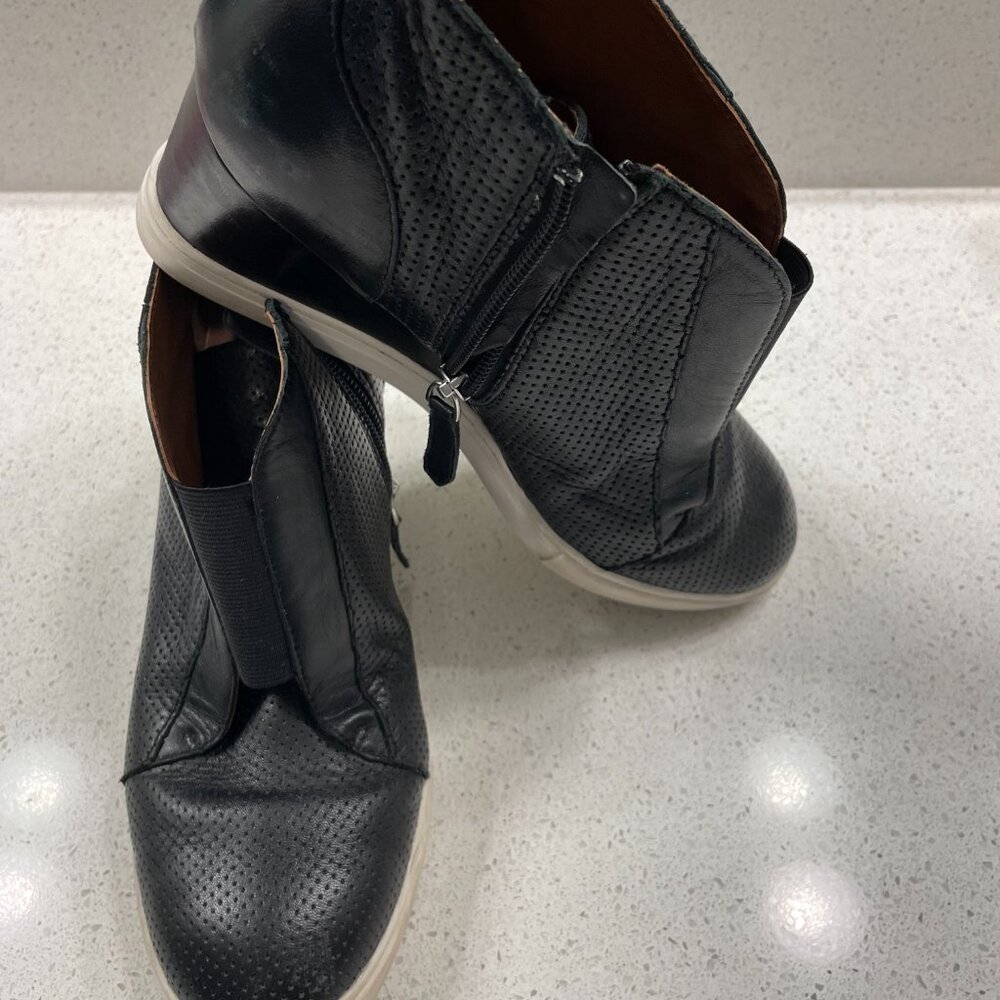 Linea Paolo Felicia Wedge Sneaker Size 8